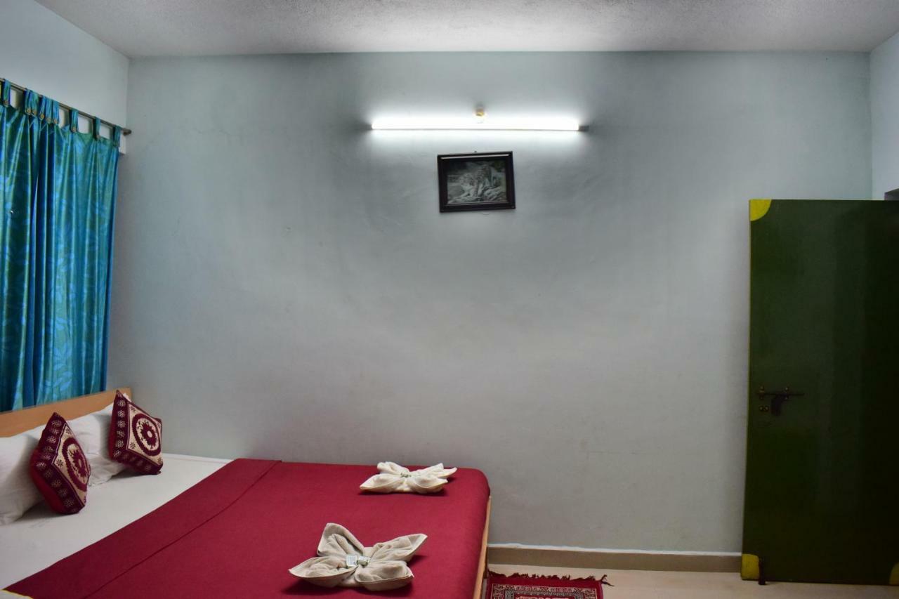 Hotel Kozee Kaves à Yelagiri Extérieur photo