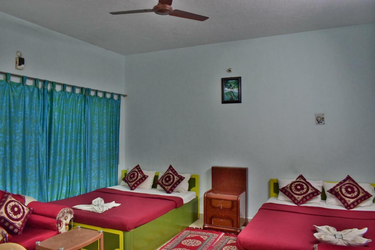 Hotel Kozee Kaves à Yelagiri Extérieur photo