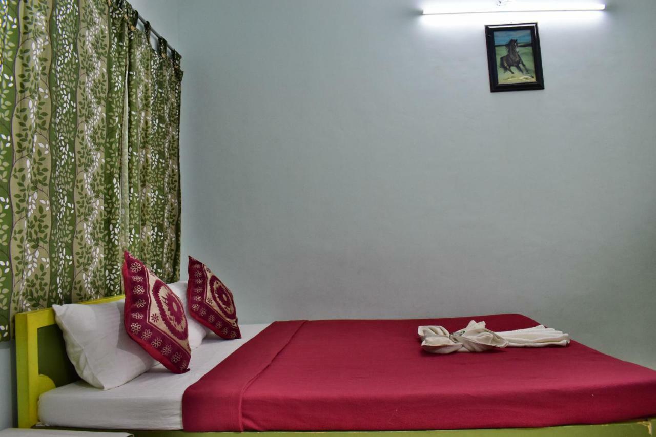 Hotel Kozee Kaves à Yelagiri Extérieur photo