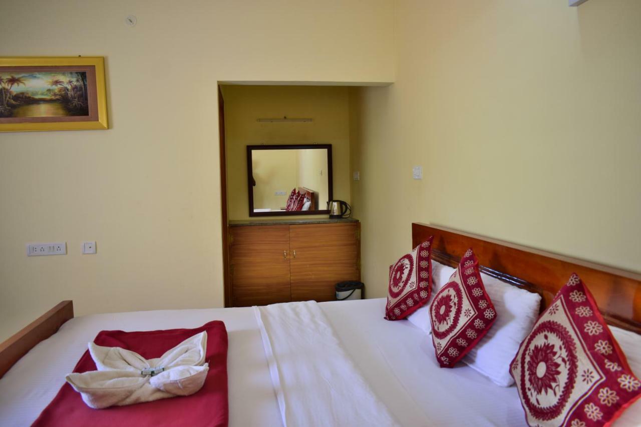 Hotel Kozee Kaves à Yelagiri Extérieur photo