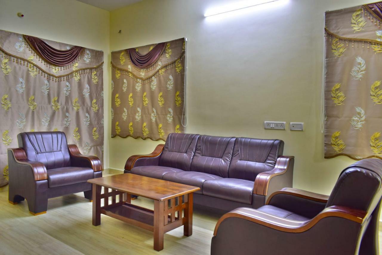 Hotel Kozee Kaves à Yelagiri Extérieur photo